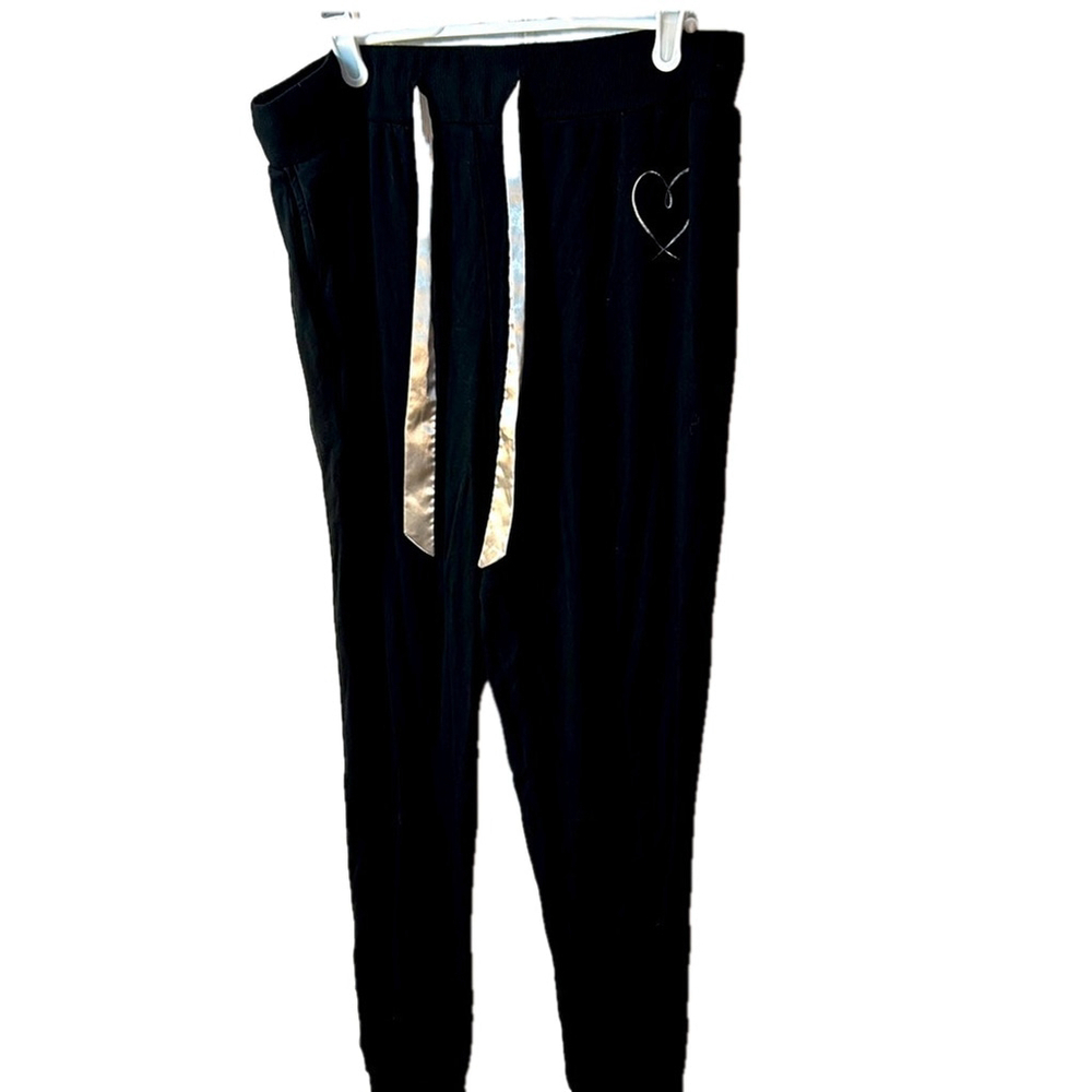 Deesse lingerie, Pennington’s black, soft embroidered heart pyjama pants size X